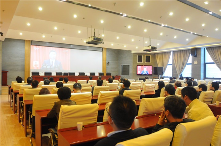 云南拉斯维加斯官网集团组织宽大党员干部职工收看党的十九大开幕式实况深受鼓舞回声热烈