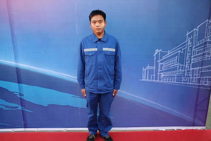 在岗位上坚守，，，，，，在通俗中出彩——省十八届职工职业手艺大赛掘进机司机手艺状元王福刚诠释“工匠精神”