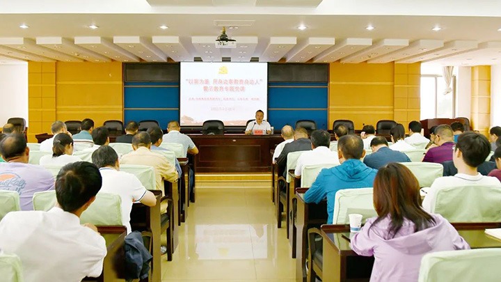 【简讯】云维集团开展警示教育专题党课｜一平浪煤矿公司社会职能剥离移交事情启航｜恩洪煤业公司开展创文自愿服务运动