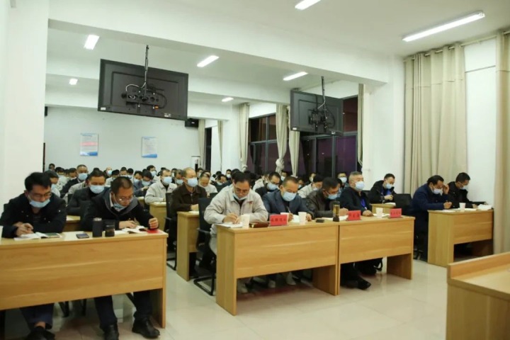 云煤（拉斯维加斯官网）集团党委委员、副总司理施从伟到镇雄煤业宣讲党的二十大精神