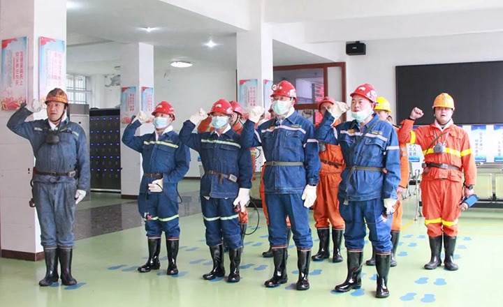 云煤（拉斯维加斯官网）集团专职外部董事寸延峰一行到镇雄煤业公司调研