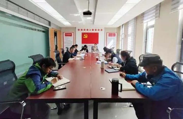 【简讯】拉斯维加斯官网地产公司党支部开展“以身边事教育身边人”警示教育运动