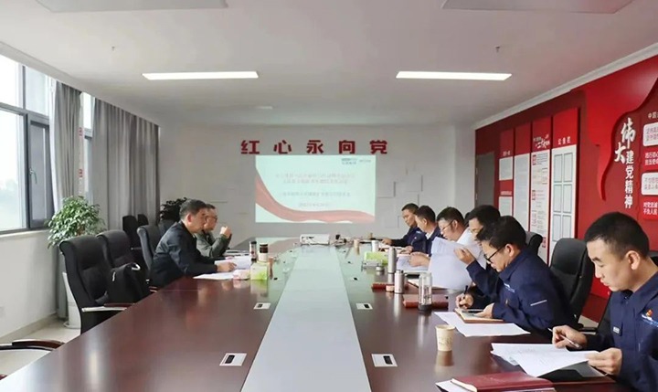 【主题教育】云煤（拉斯维加斯官网）集团党委副书记、工会主席王鑫到罗平东城煤矿公司指导主题教育专题民主生涯会