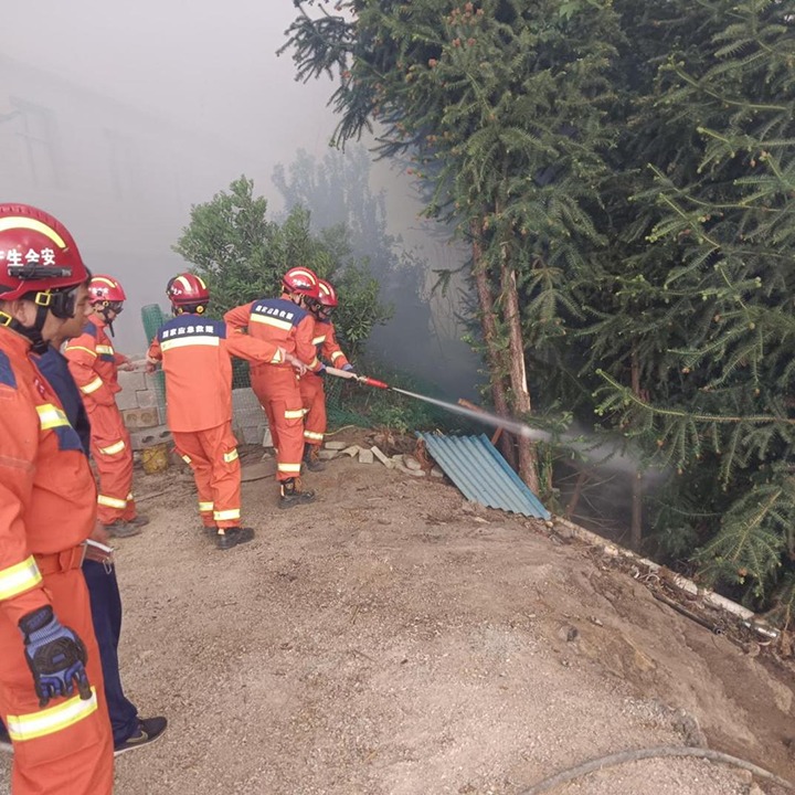 【聚焦云煤】你们来了，，，，，，我们就定心了——东源队乐成杀绝富源县山火