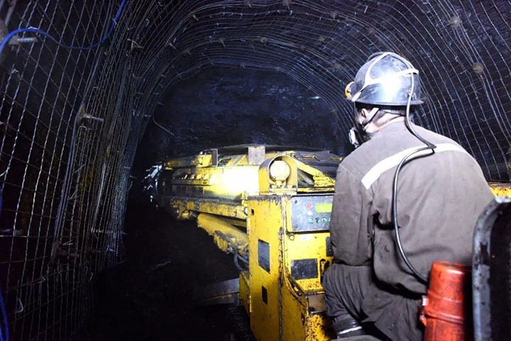 威信煤炭二井掘进一队综掘进尺再立异高