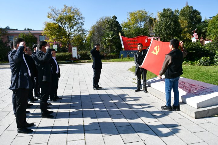 大为装备公司党委与河南中车重装公司党委开展“党建共建引领营业生长”主题党日运动