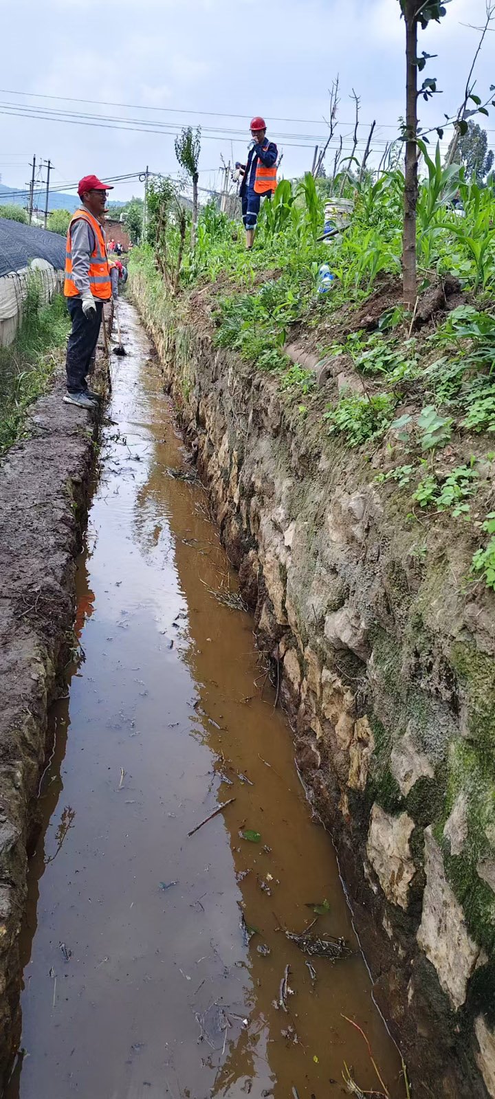 筑牢清静防地 可保煤矿开展雨季“三防”义务劳动